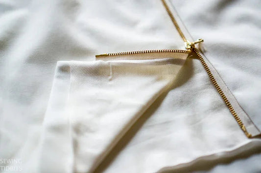 SEWN - A white pencil skirt - Just Patterns exposed zipper, pencil skirt, sewing